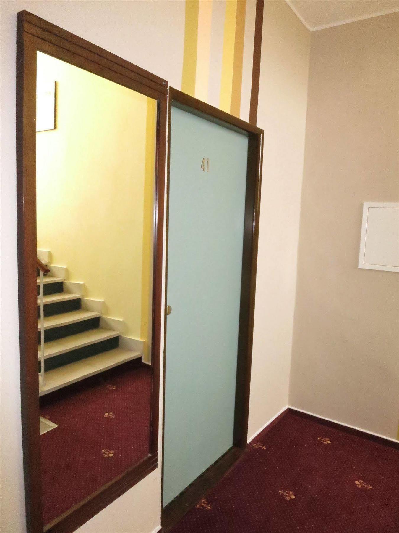 Hotel Mira Inn Prag Dış mekan fotoğraf
