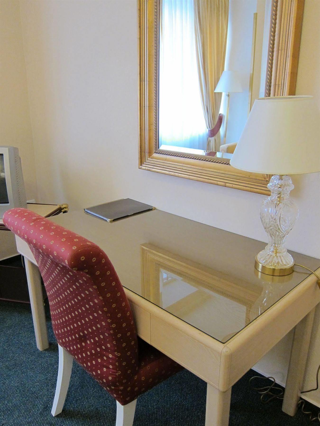 Hotel Mira Inn Prag Dış mekan fotoğraf