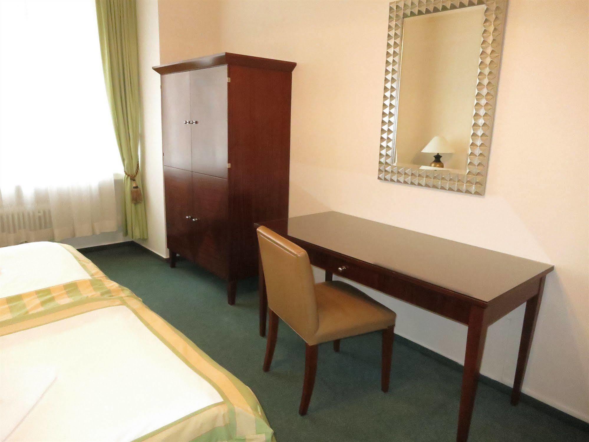 Hotel Mira Inn Prag Dış mekan fotoğraf