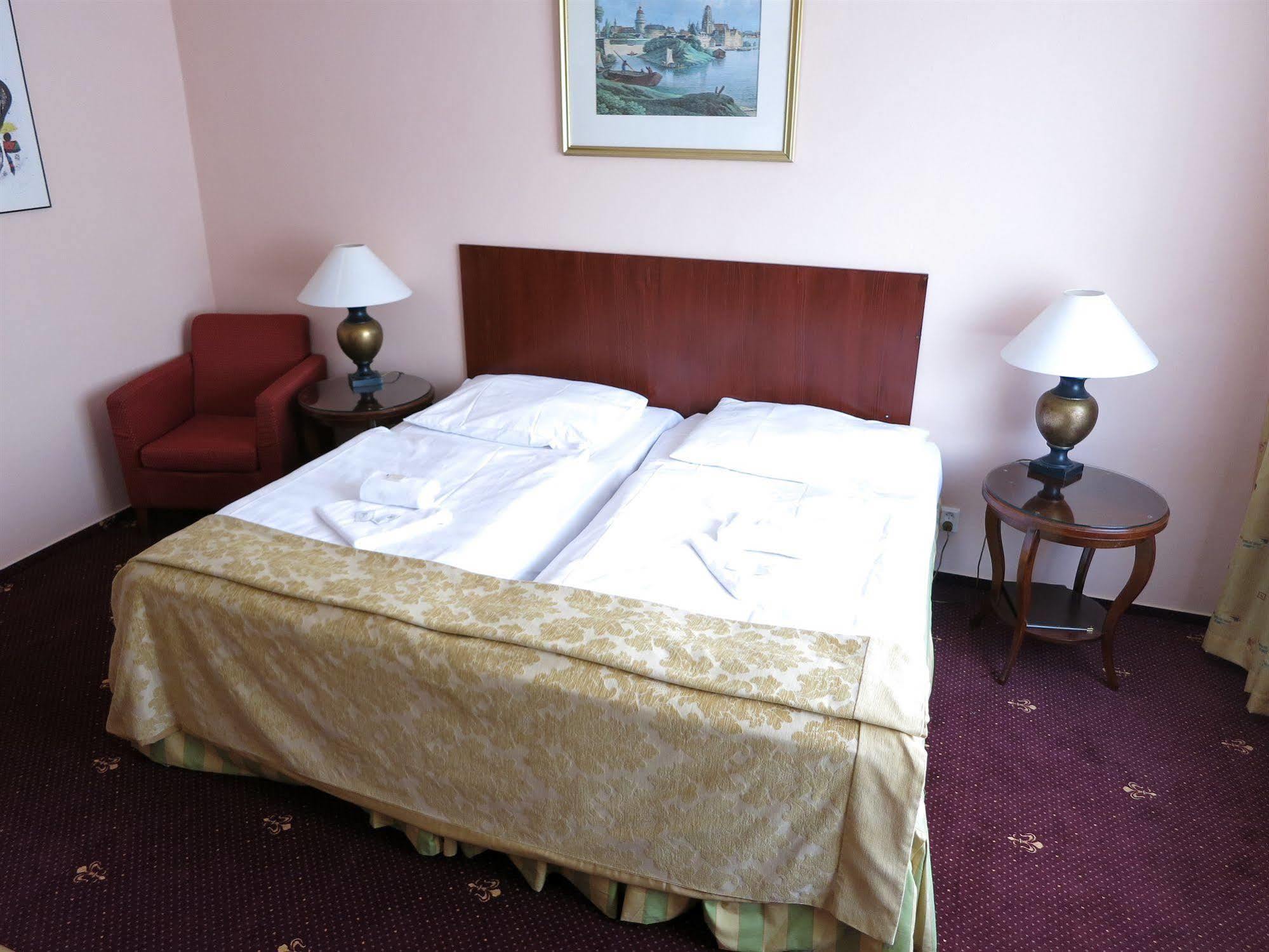 Hotel Mira Inn Prag Dış mekan fotoğraf