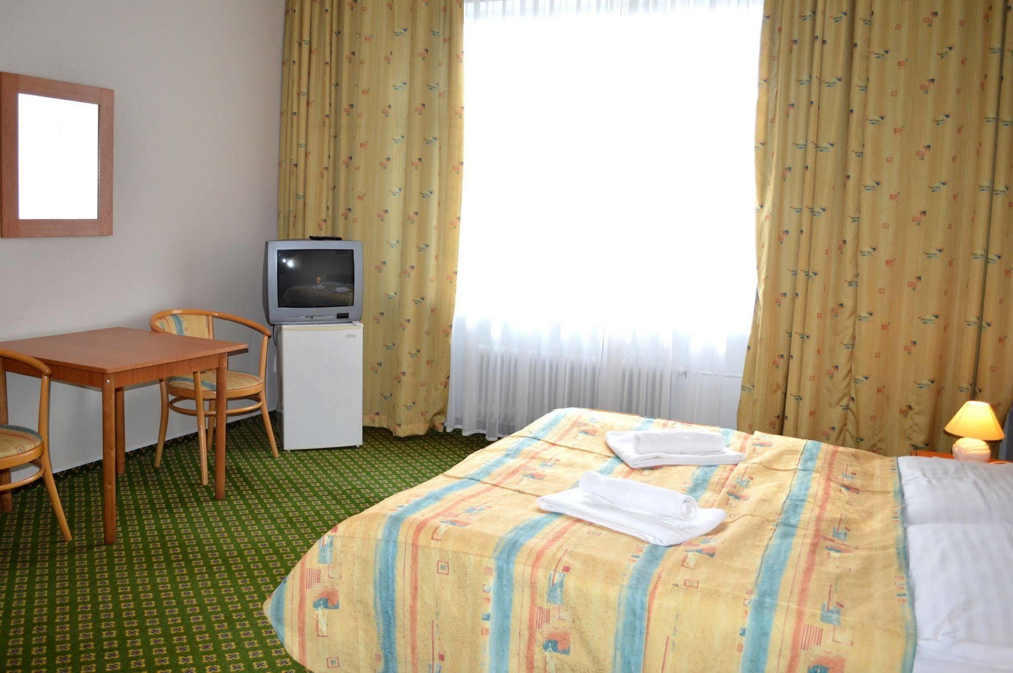 Hotel Mira Inn Prag Dış mekan fotoğraf