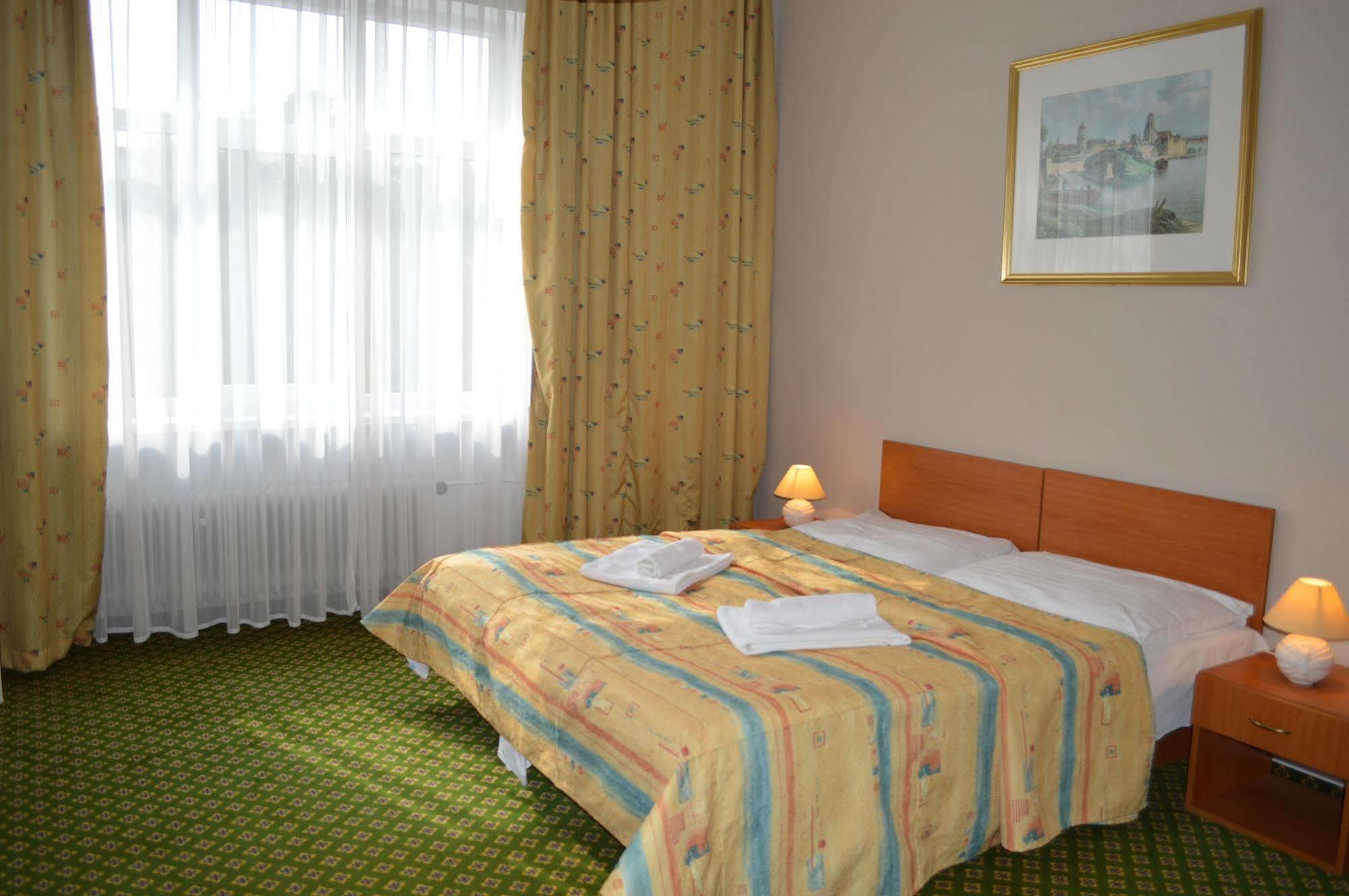 Hotel Mira Inn Prag Dış mekan fotoğraf