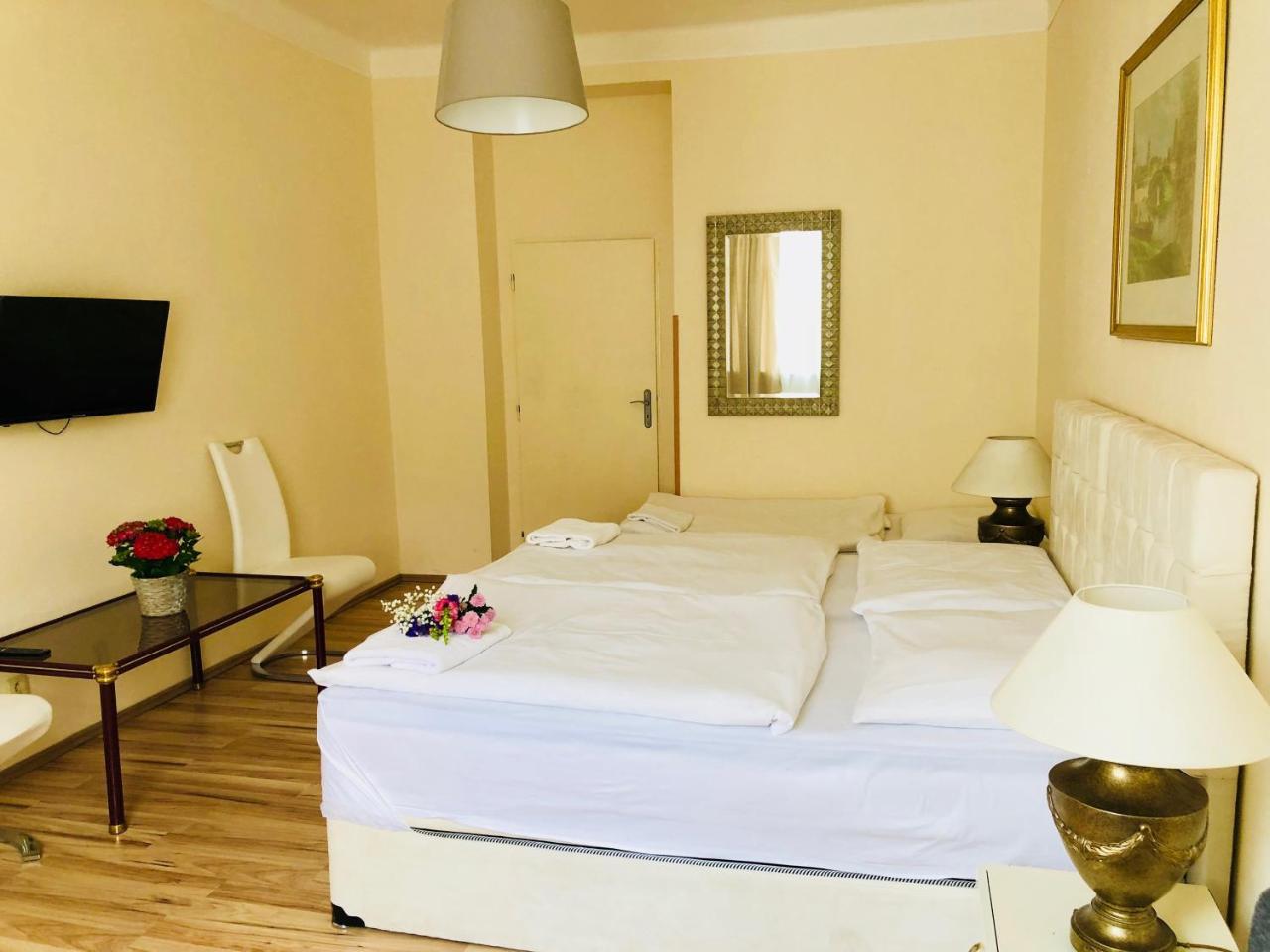 Hotel Mira Inn Prag Dış mekan fotoğraf