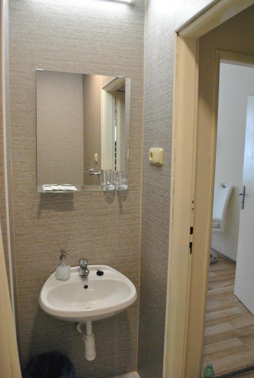 Hotel Mira Inn Prag Dış mekan fotoğraf